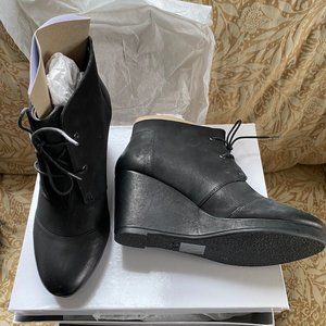 Blondo waterproof Paige lace up boots - NIB